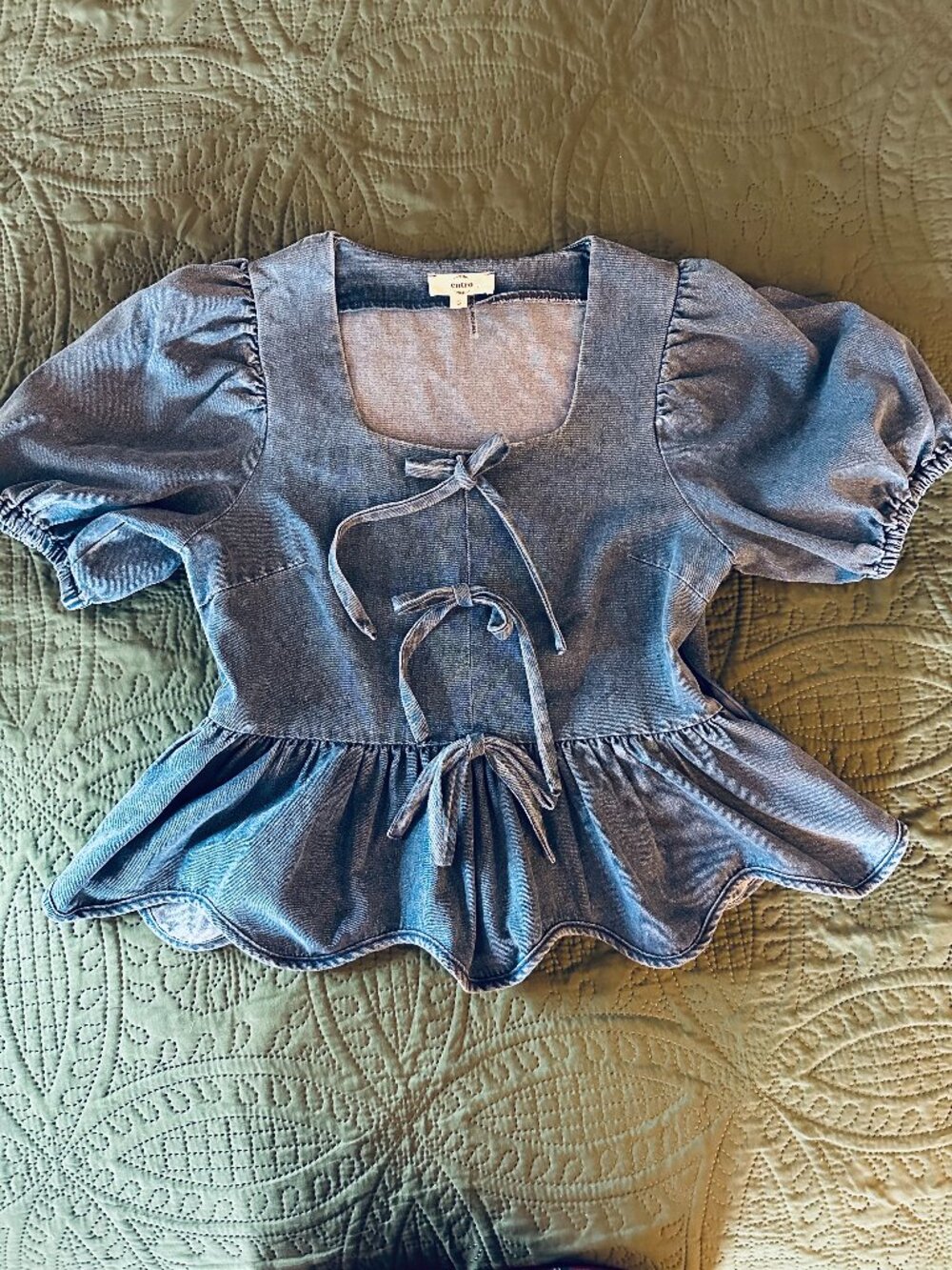 Entro Denim Puff Sleeve Peplum Top – Scalloped Hem & Triple Bow Front Small